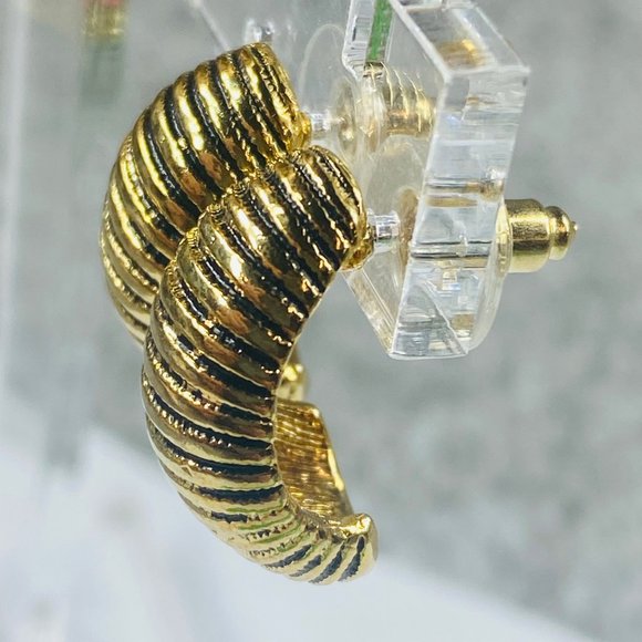 Half Hoop Vintage Pierced Post Earrings Womens Gold Tone Ridged Ribbed Textured - Picture 8 of 16